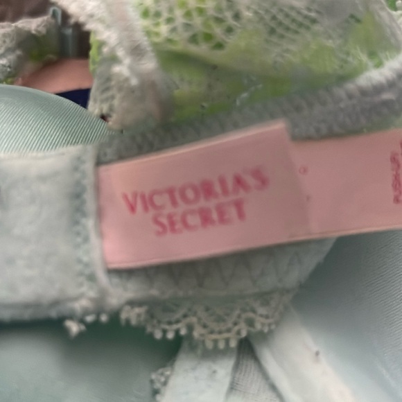 Victoria’s Secret Push up Pigeonnant Lace Bra Size 32C - Picture 6 of 7